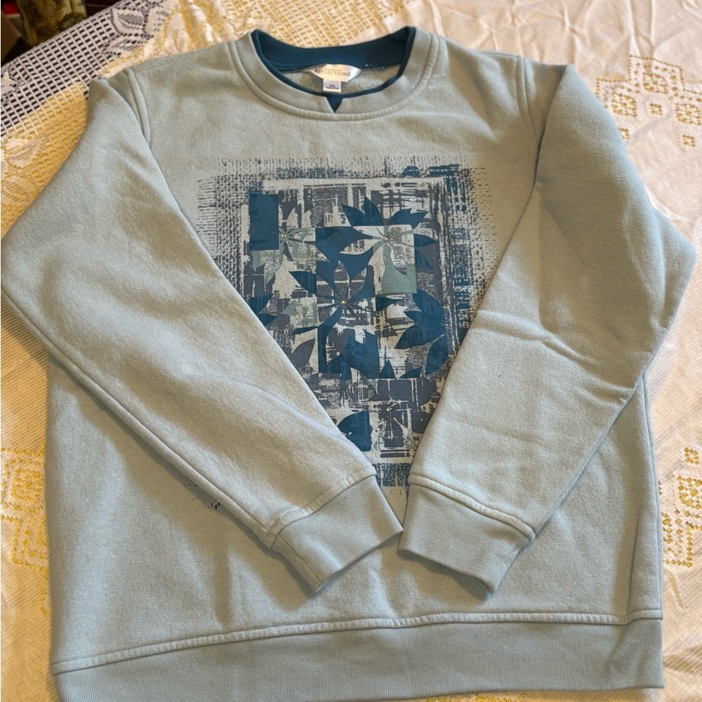 Northern Reflections Light Sage Crewneck Sweatshirt with Navy Graphic